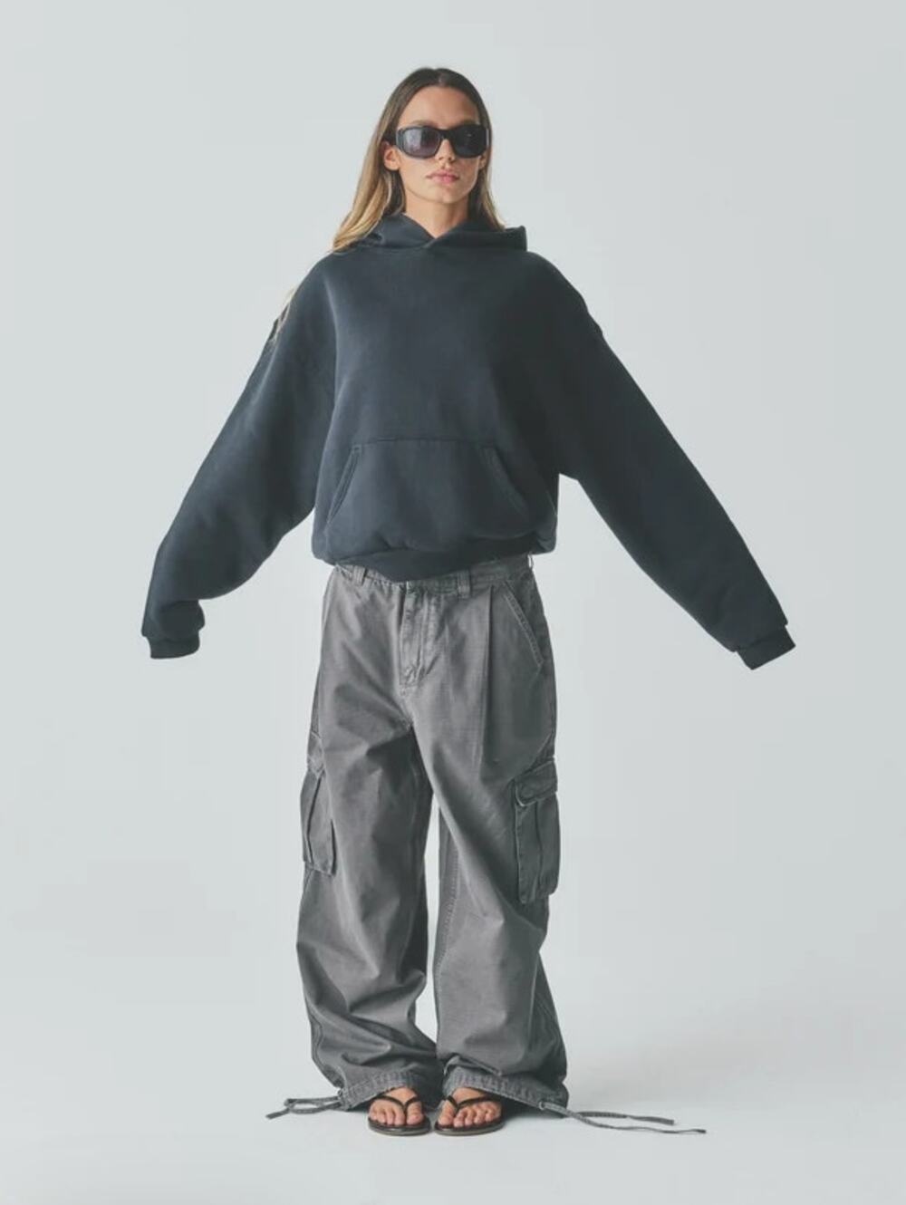 Elwood Core Hoodie in Distressed Charcoal Size M